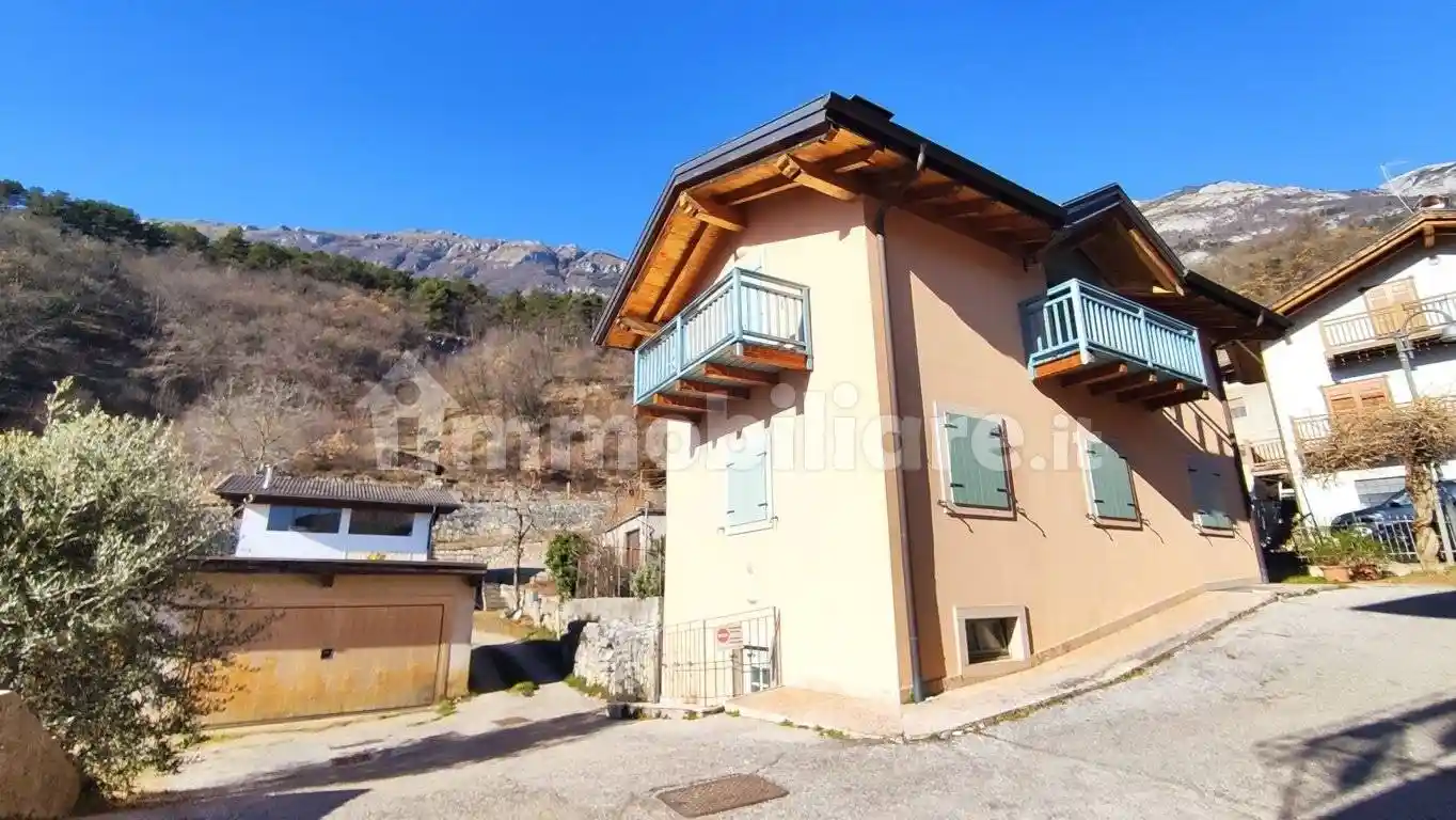 Villa in vendita a Vallelaghi