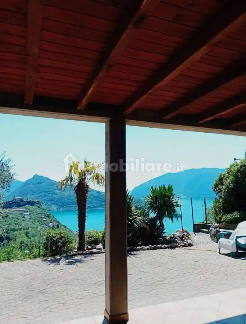 Villa in vendita a Marone