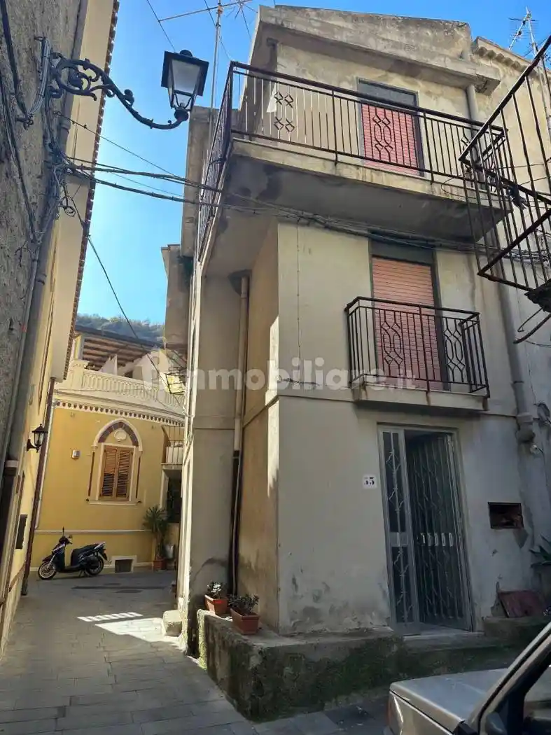 Palazzo - Edificio in vendita a Itala