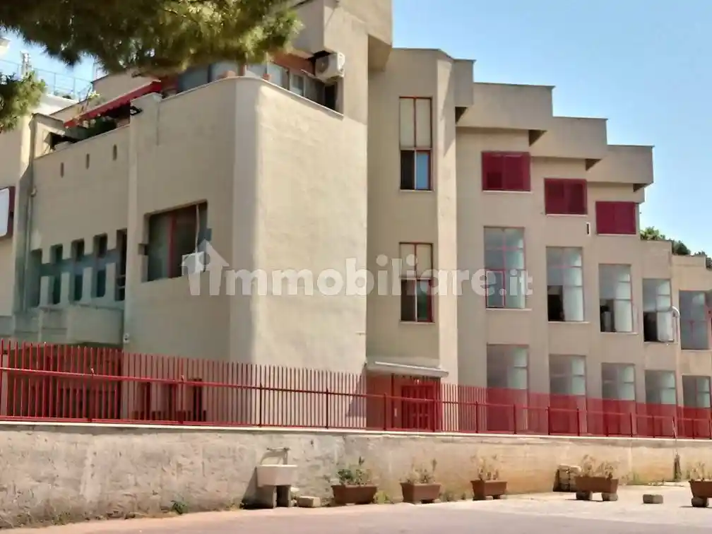 Palazzo - Edificio in vendita a Palermo