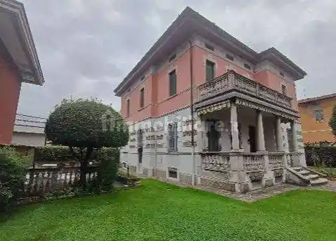 Palazzo - Stabile in vendita a Coccaglio