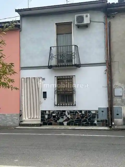 Casa indipendente in vendita a Monticelli d'Ongina