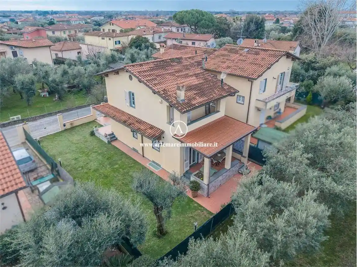 Villa in vendita a Seravezza