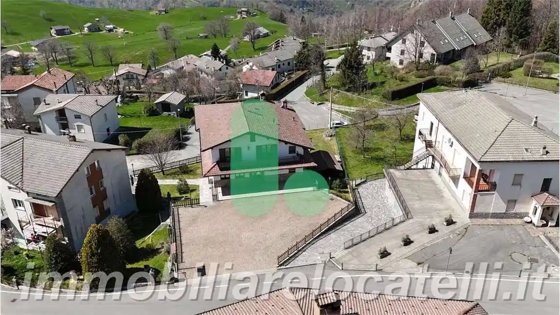 Casa indipendente in vendita a Fuipiano Valle Imagna