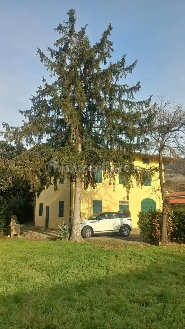 Villa in vendita a Pescia