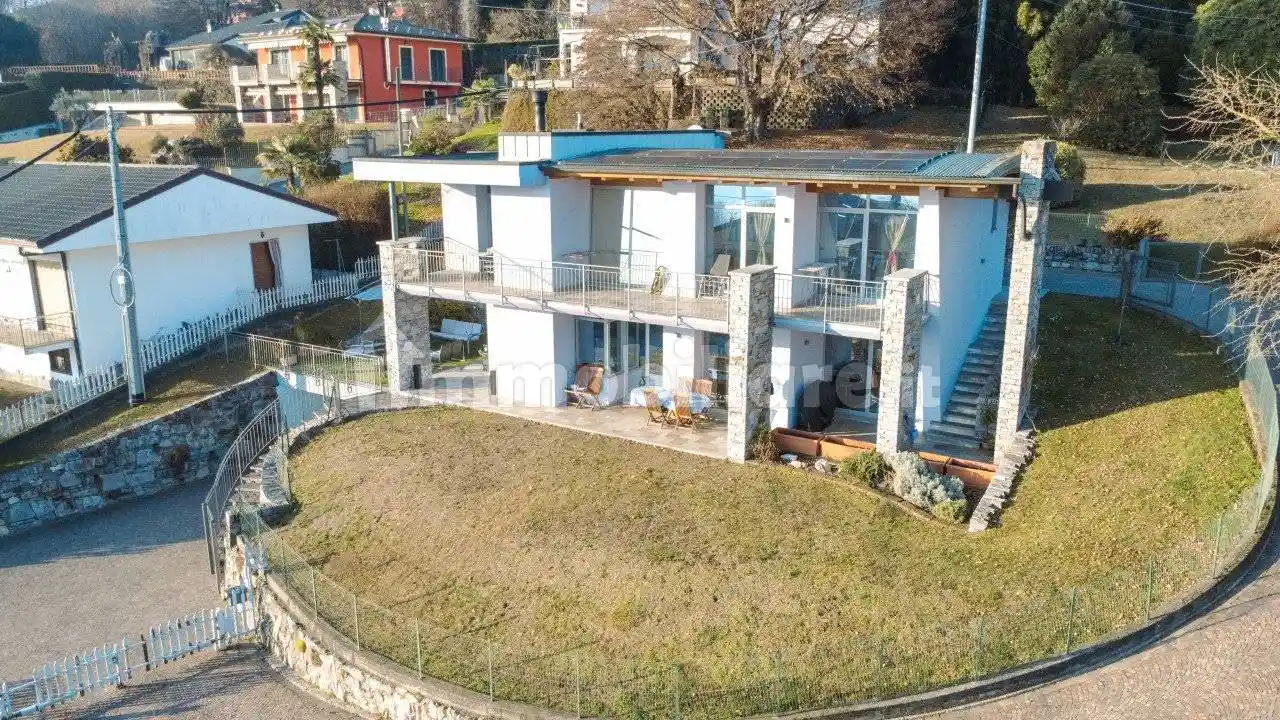 Villa in vendita a Arizzano