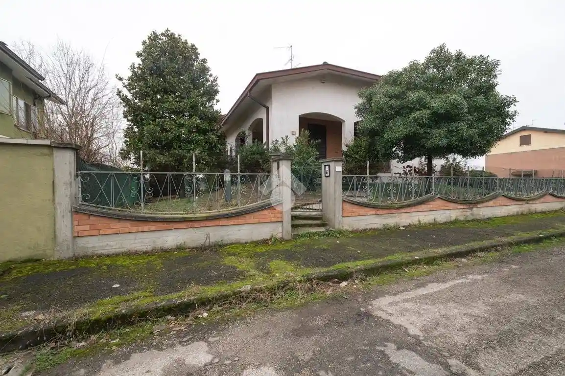 Villa in vendita a Novi di Modena