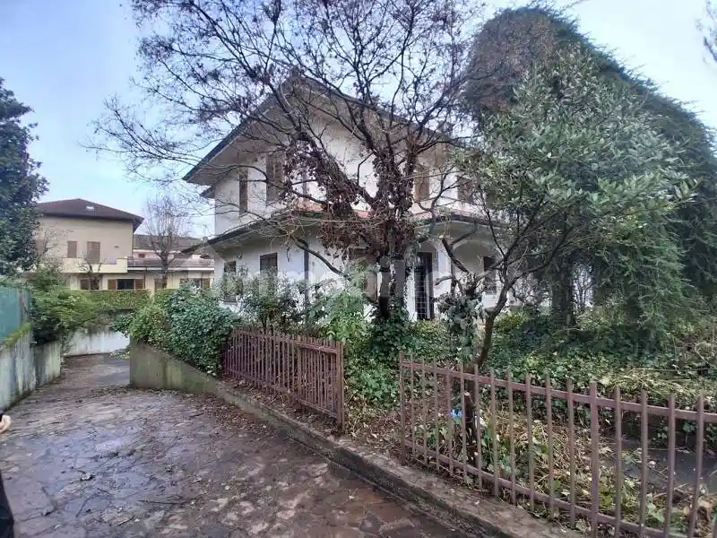 Villa in vendita a Burago di Molgora