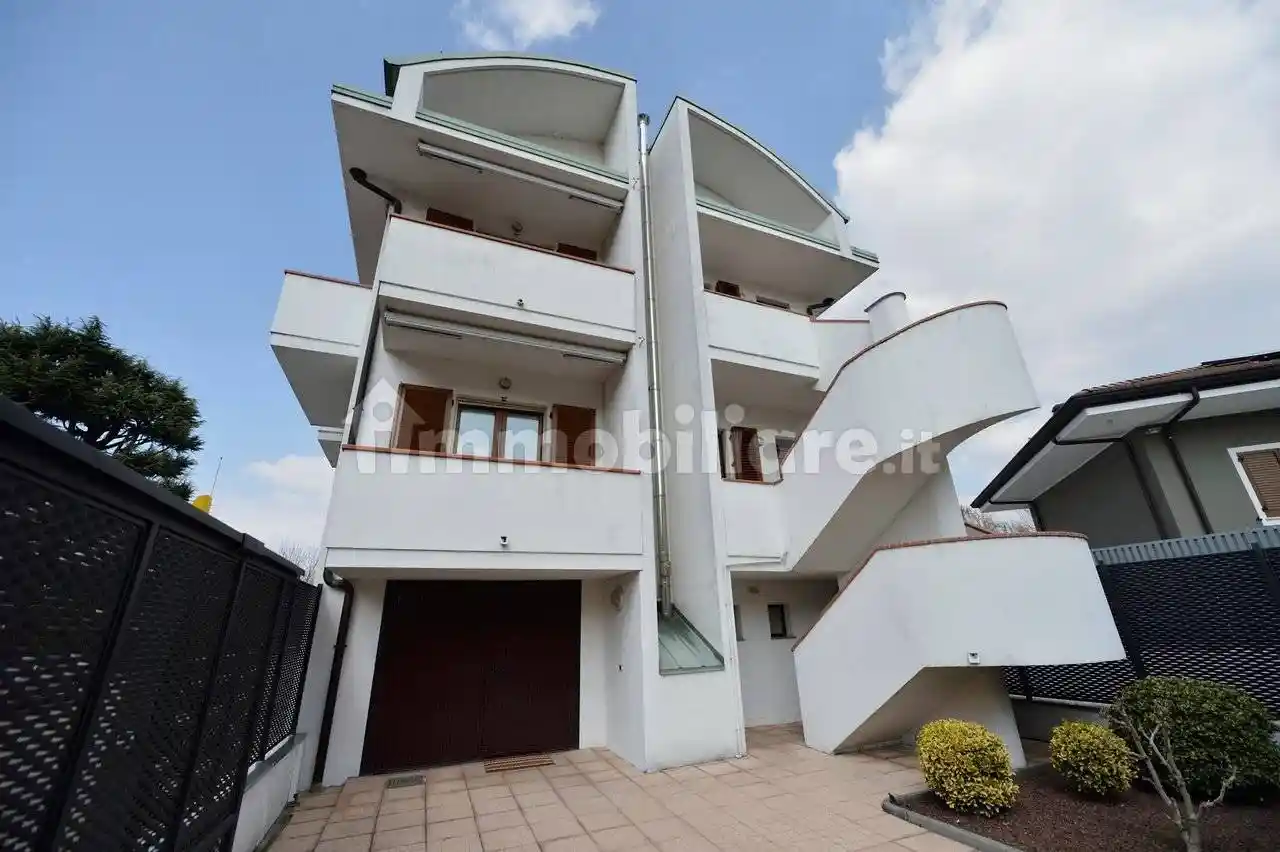 Villa in vendita a Novara