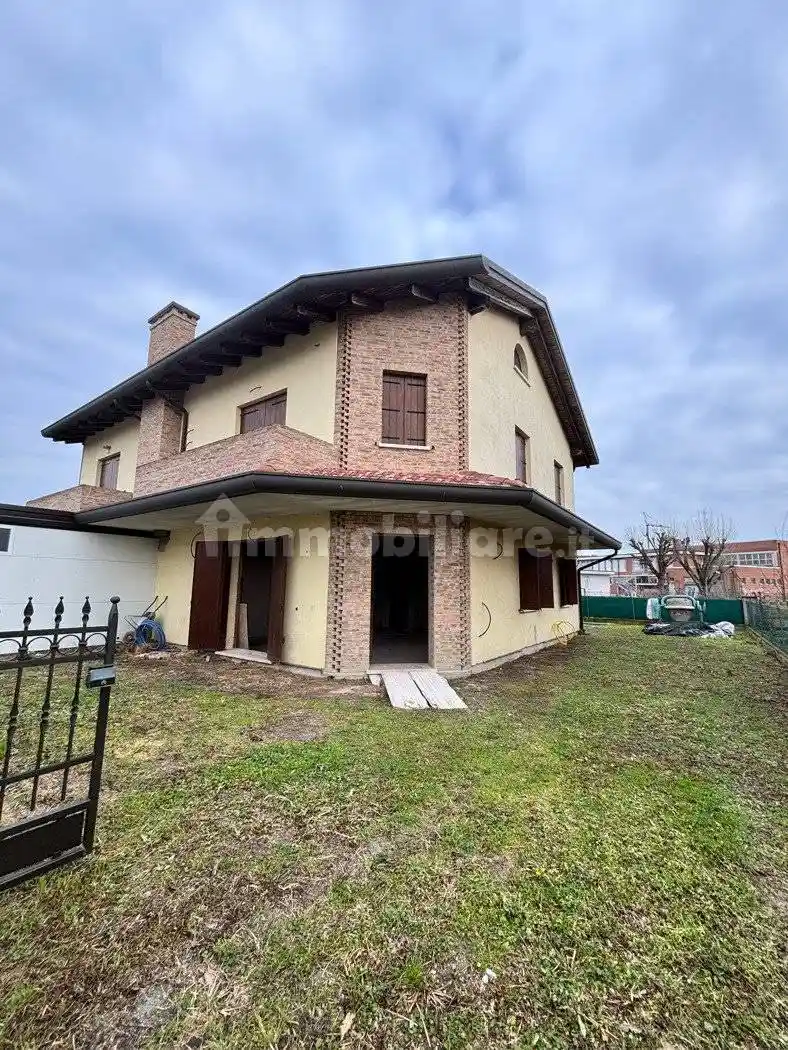 Villa in vendita a Lusia