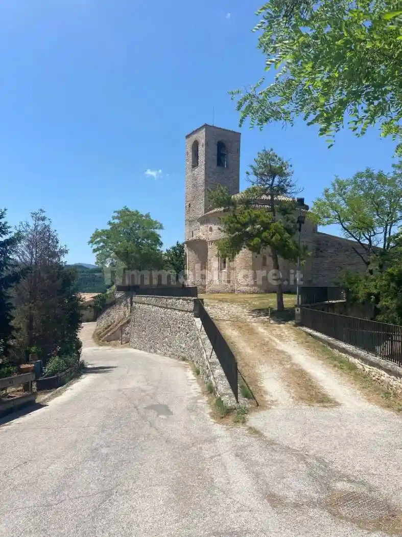 Villa in vendita a Valfornace