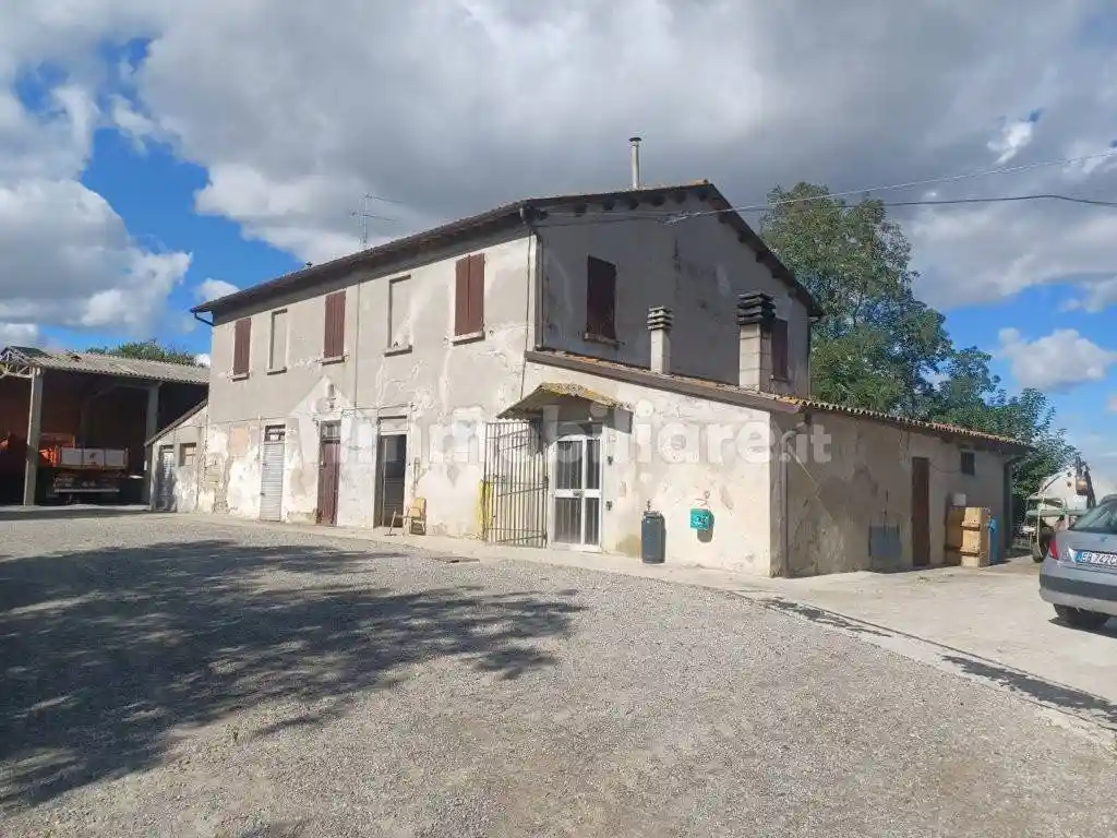 Palazzo - Stabile in vendita a Meldola