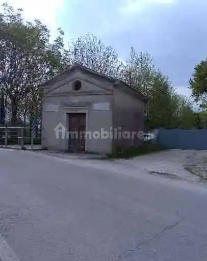 Palazzo - Stabile in vendita a Caneva
