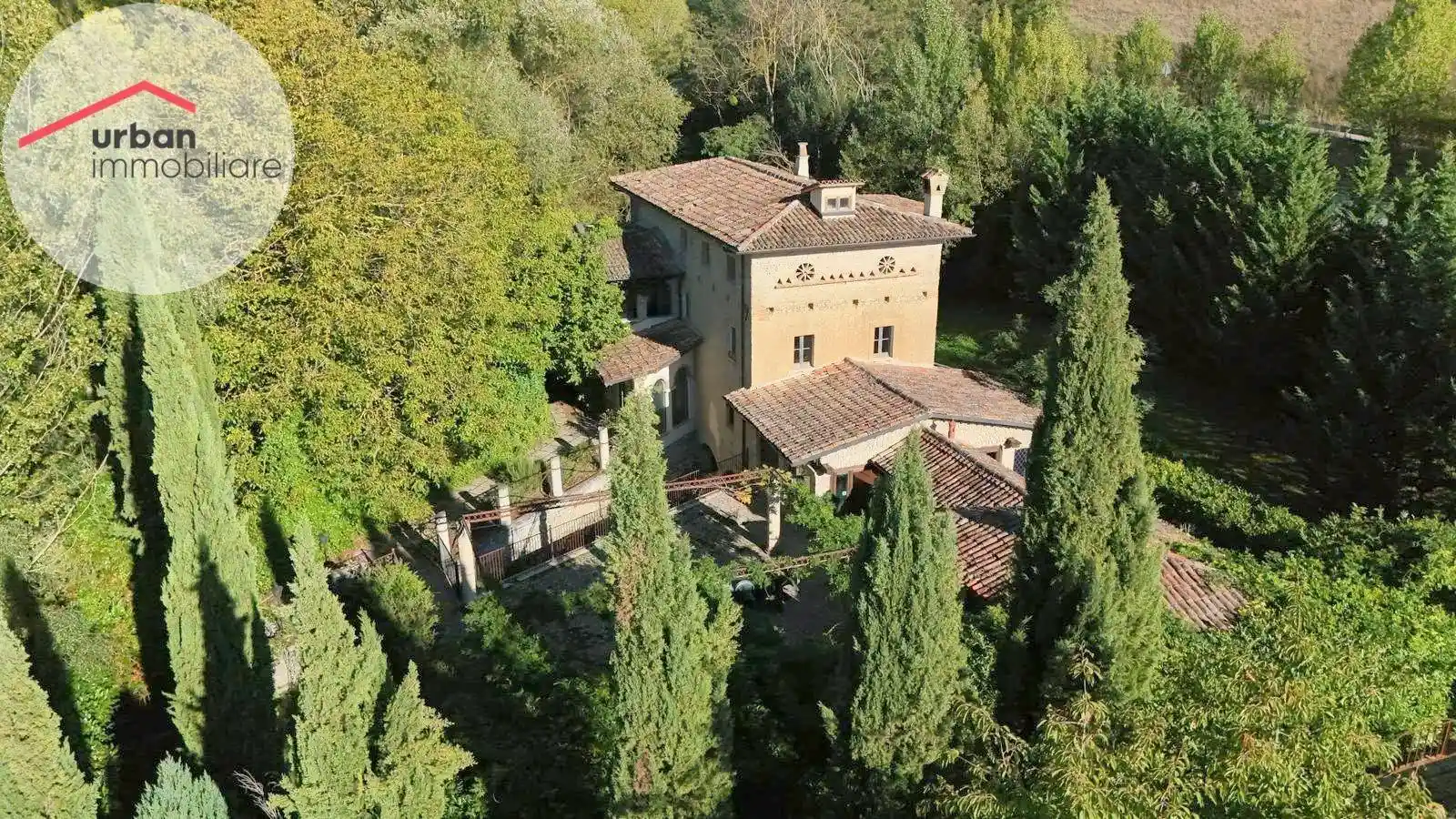 Palazzo - Edificio in vendita a Barete