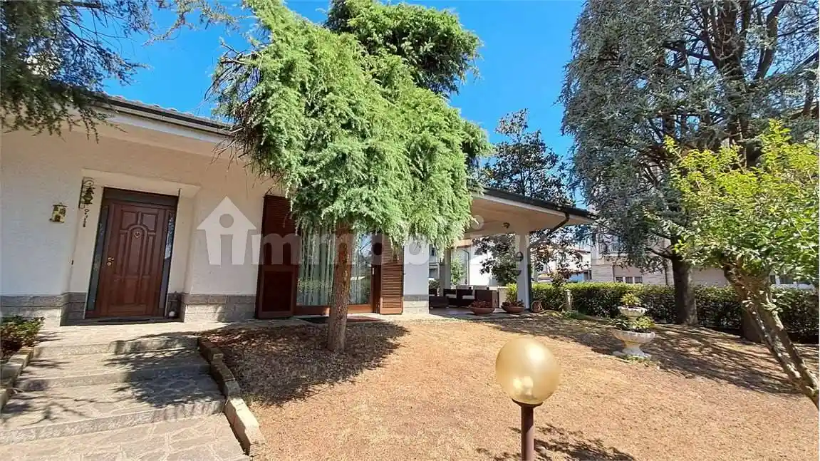 Villa in vendita a Busto Garolfo