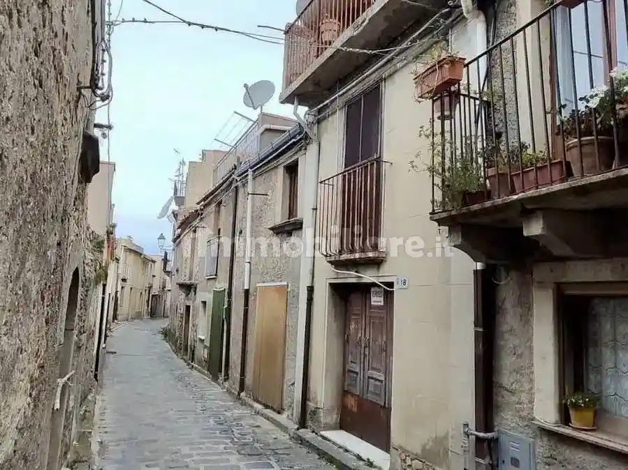 Casa indipendente in vendita a Montalbano Elicona