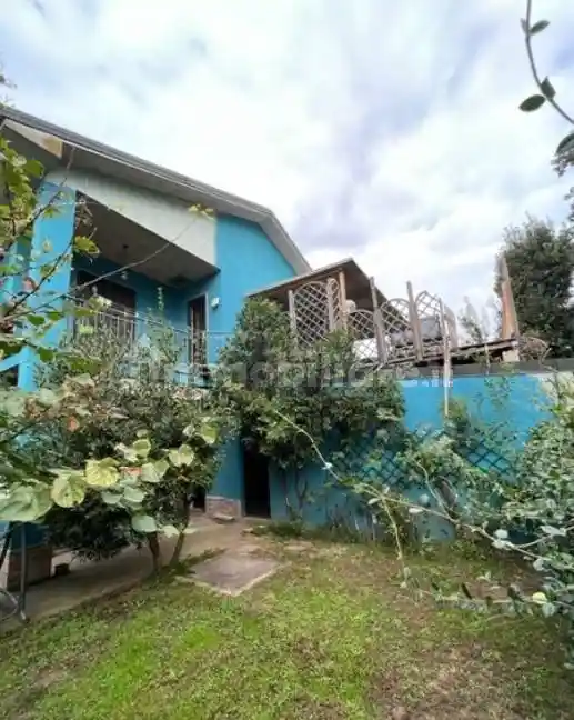 Villa in vendita a Rosasco