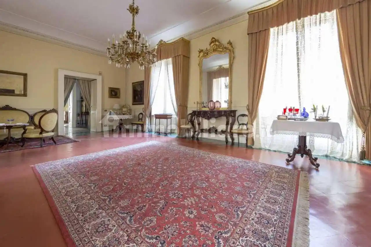 Palazzo - Edificio in vendita a Aversa