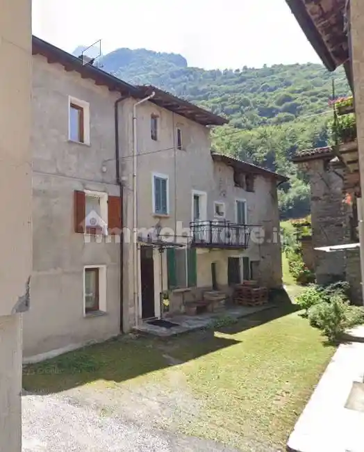 Palazzo - Stabile in vendita a Cortenova