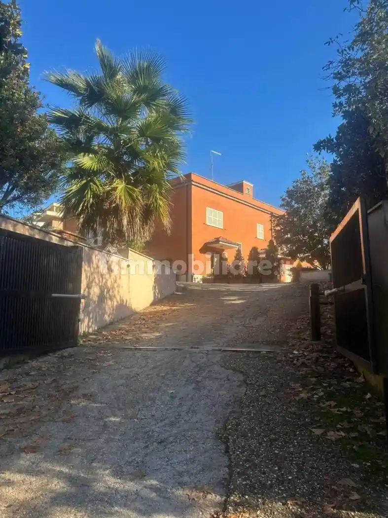 Casa indipendente in vendita a Roma