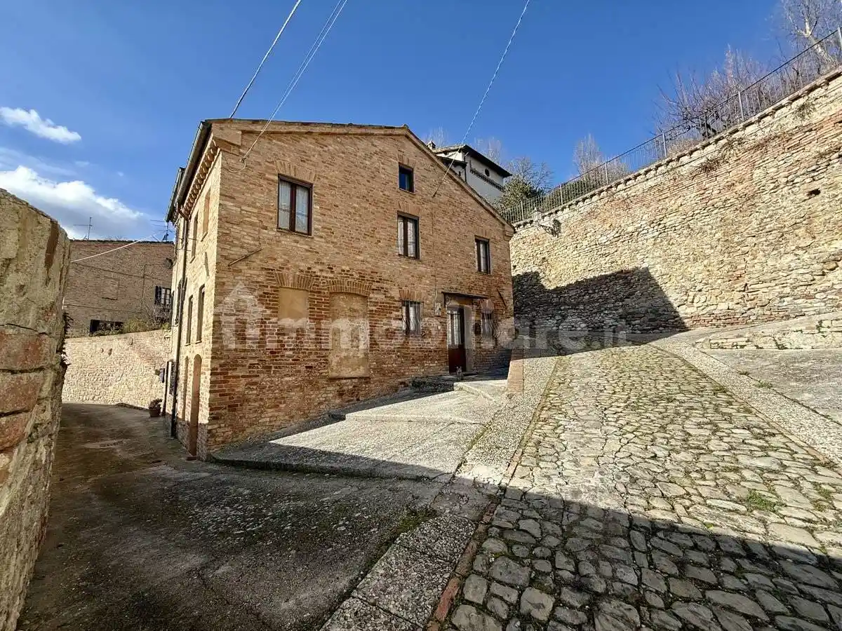 Casa indipendente in vendita a Amandola