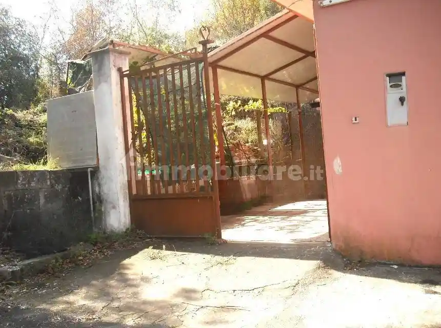 Rustico - Casale in vendita a Aci Sant'Antonio