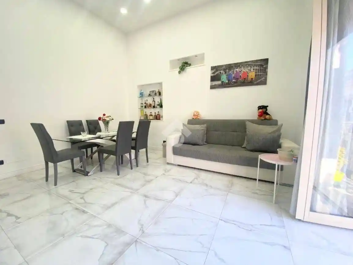 Appartamento in vendita a Napoli