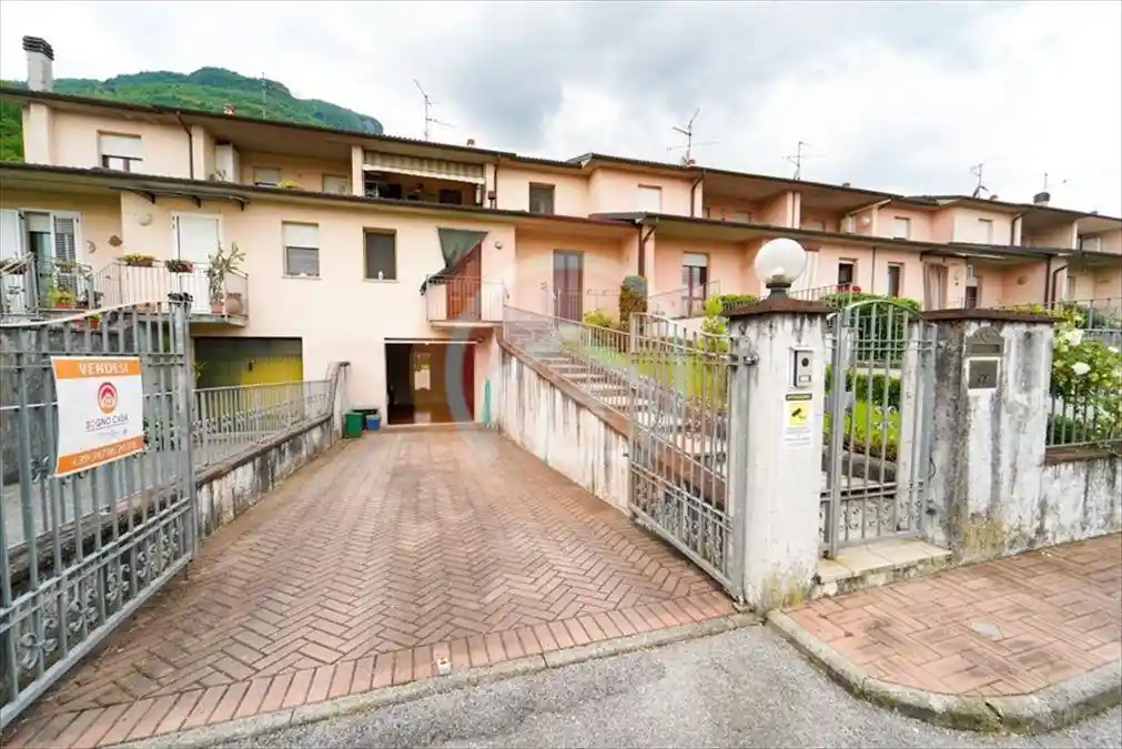 Casa indipendente in vendita a Gallicano