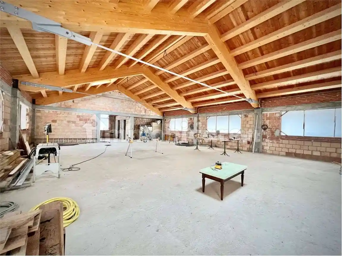 Palazzo - Edificio in vendita a Villeneuve