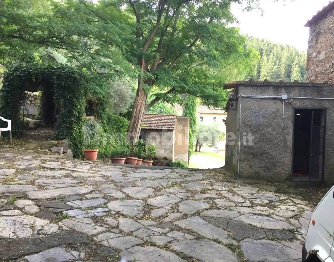 Rustico - Casale in vendita a Prato