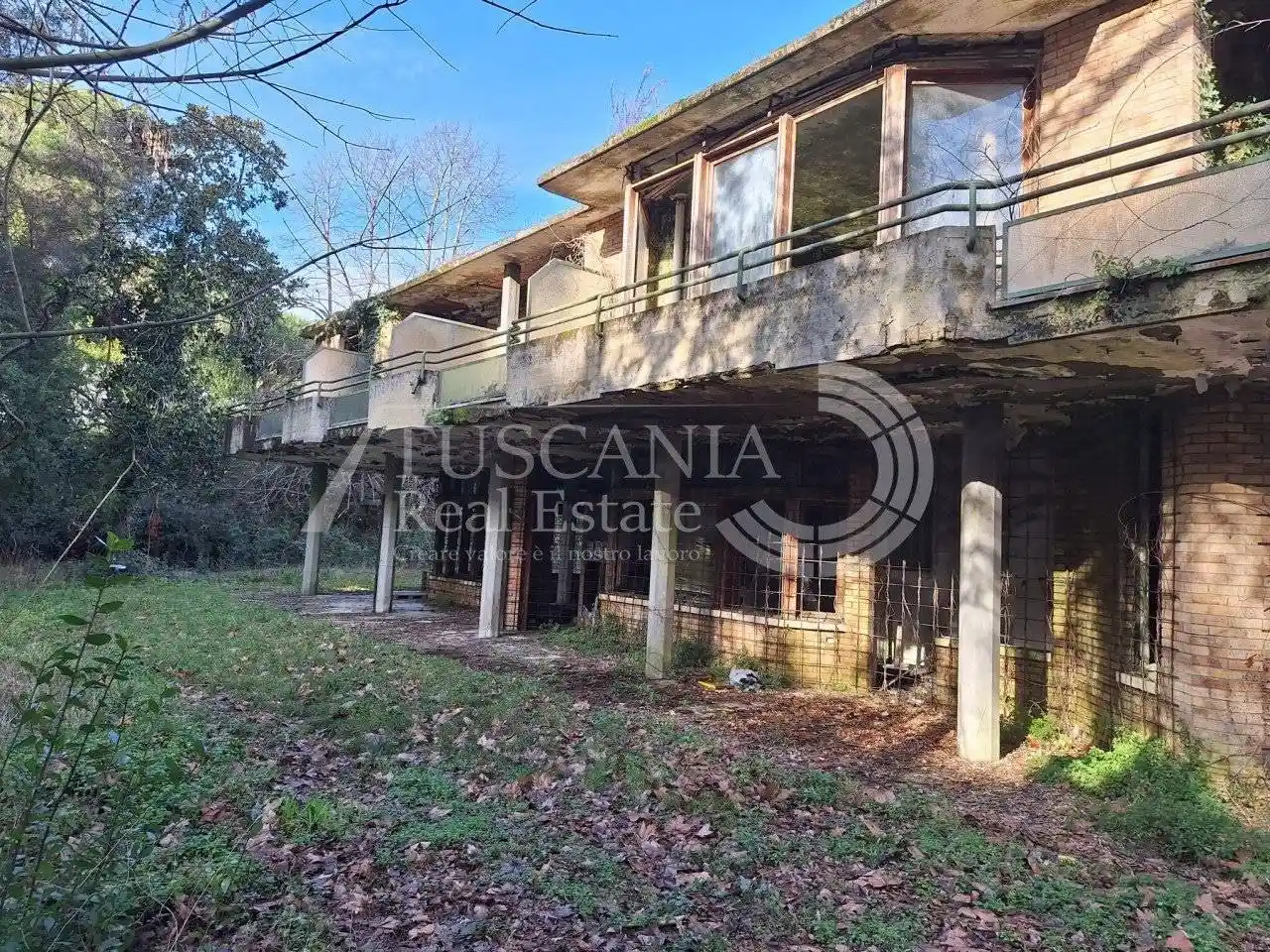 Palazzo - Edificio in vendita a Massa