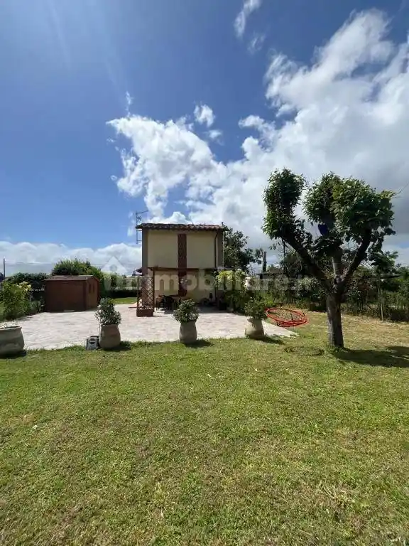 Casa indipendente in affitto a Calcinaia