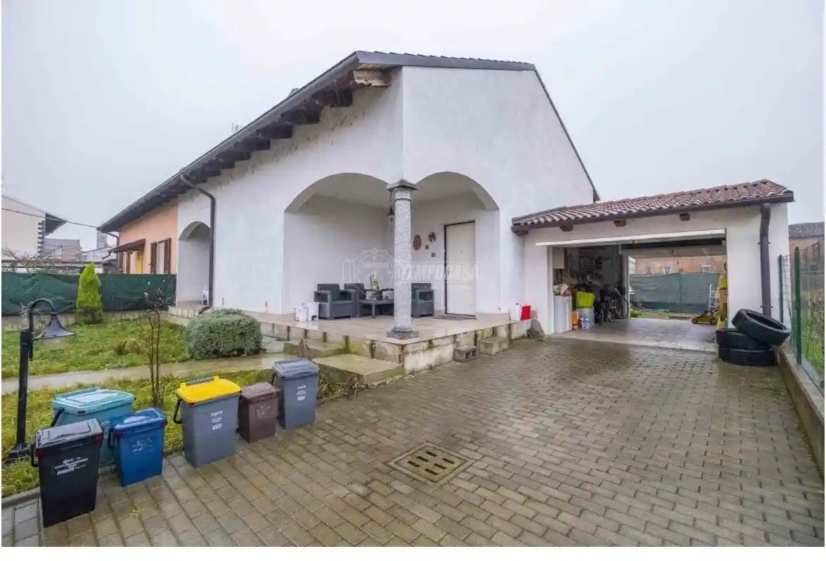 Villa in vendita a Tricerro