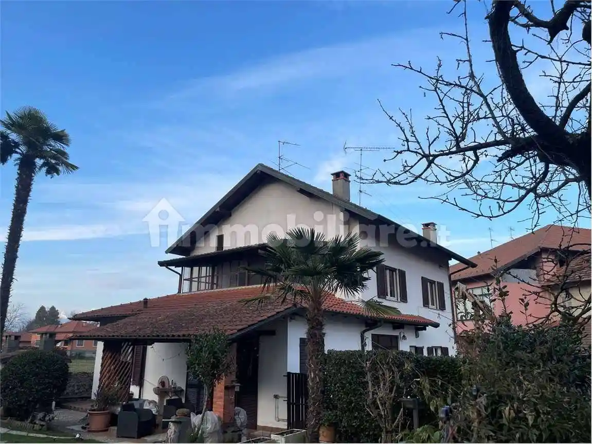 Villa in vendita a Ranco