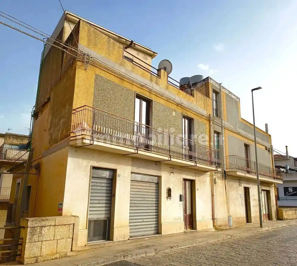 Palazzo - Edificio in vendita a Comiso