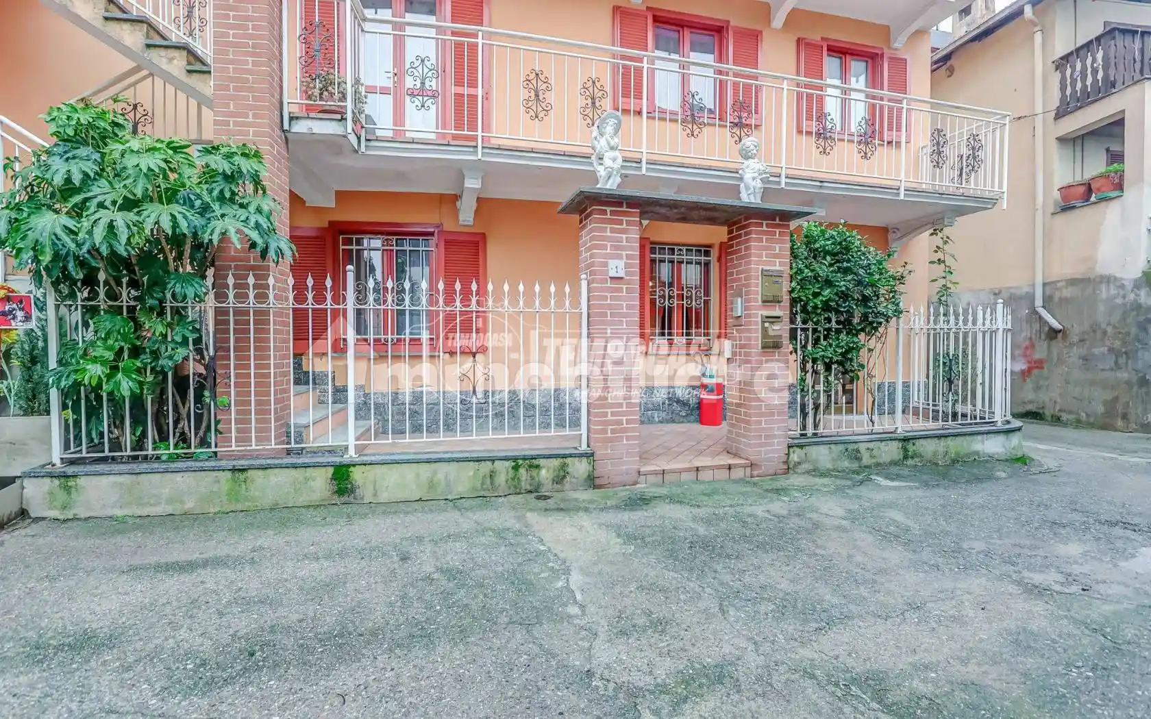 Casa indipendente in vendita a Varallo Pombia