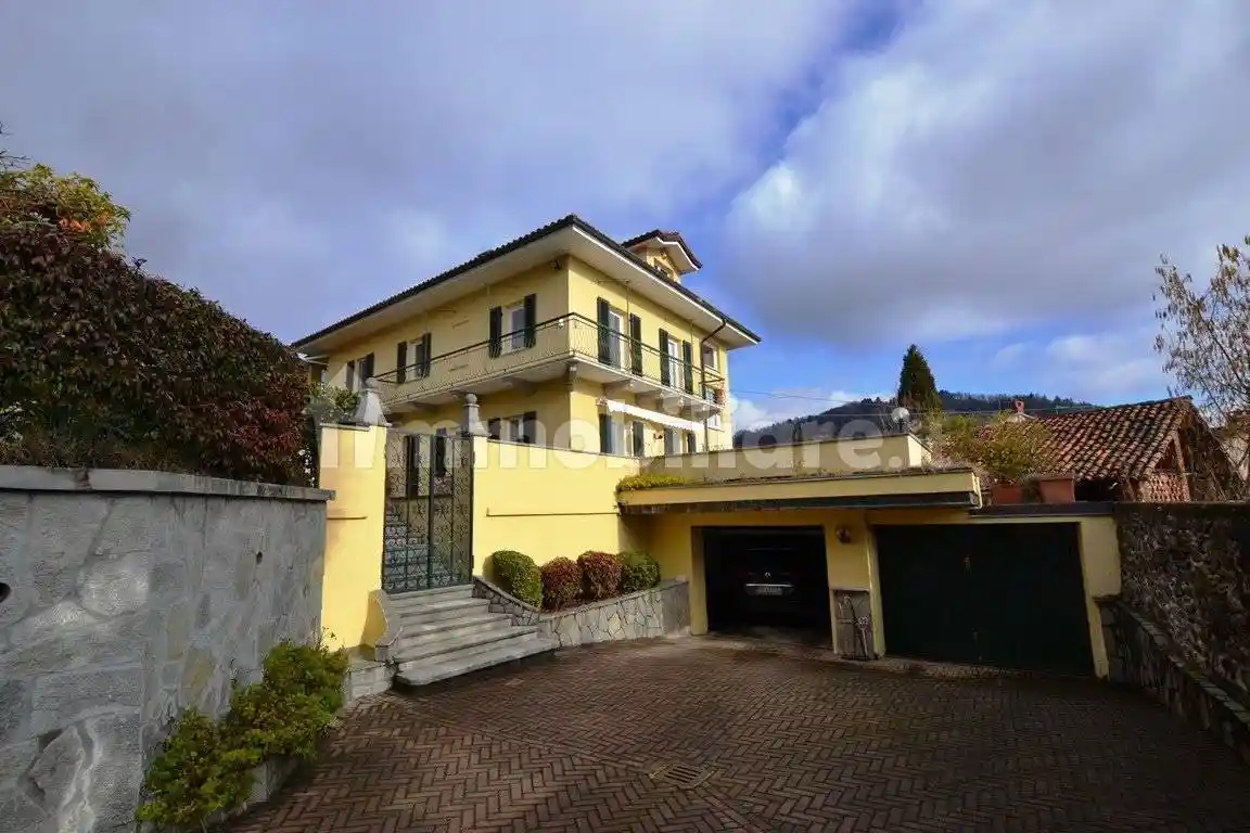 Villa in vendita a Pollone