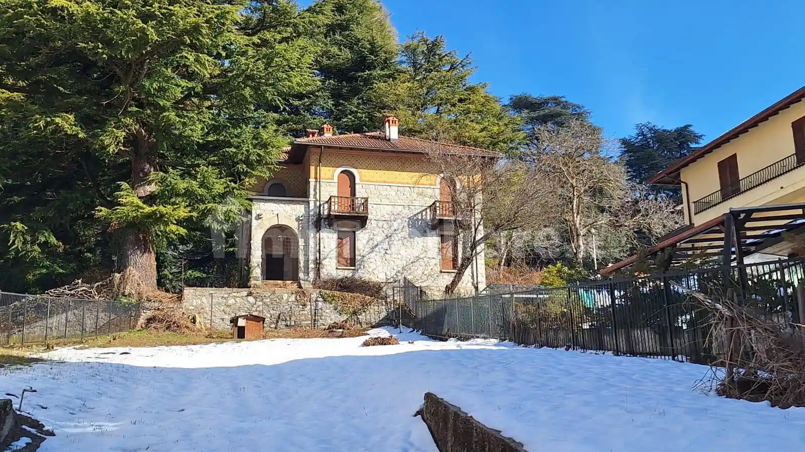 Villa in vendita a Esino Lario