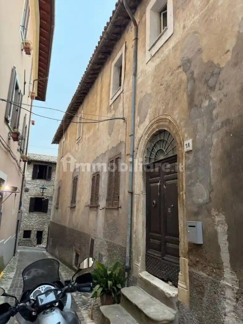 Appartamento in vendita a Fara in Sabina