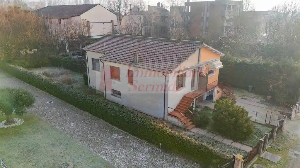 Villa in vendita a Sermide e Felonica