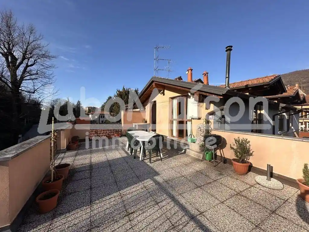 Appartamento in vendita a Gavirate