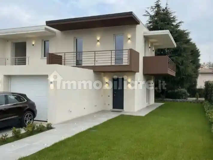 Villa in vendita a Desenzano del Garda