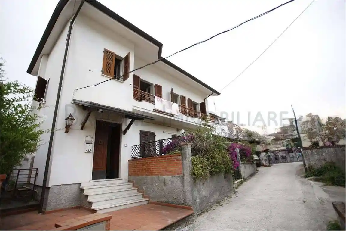 Villa in vendita a Carrara
