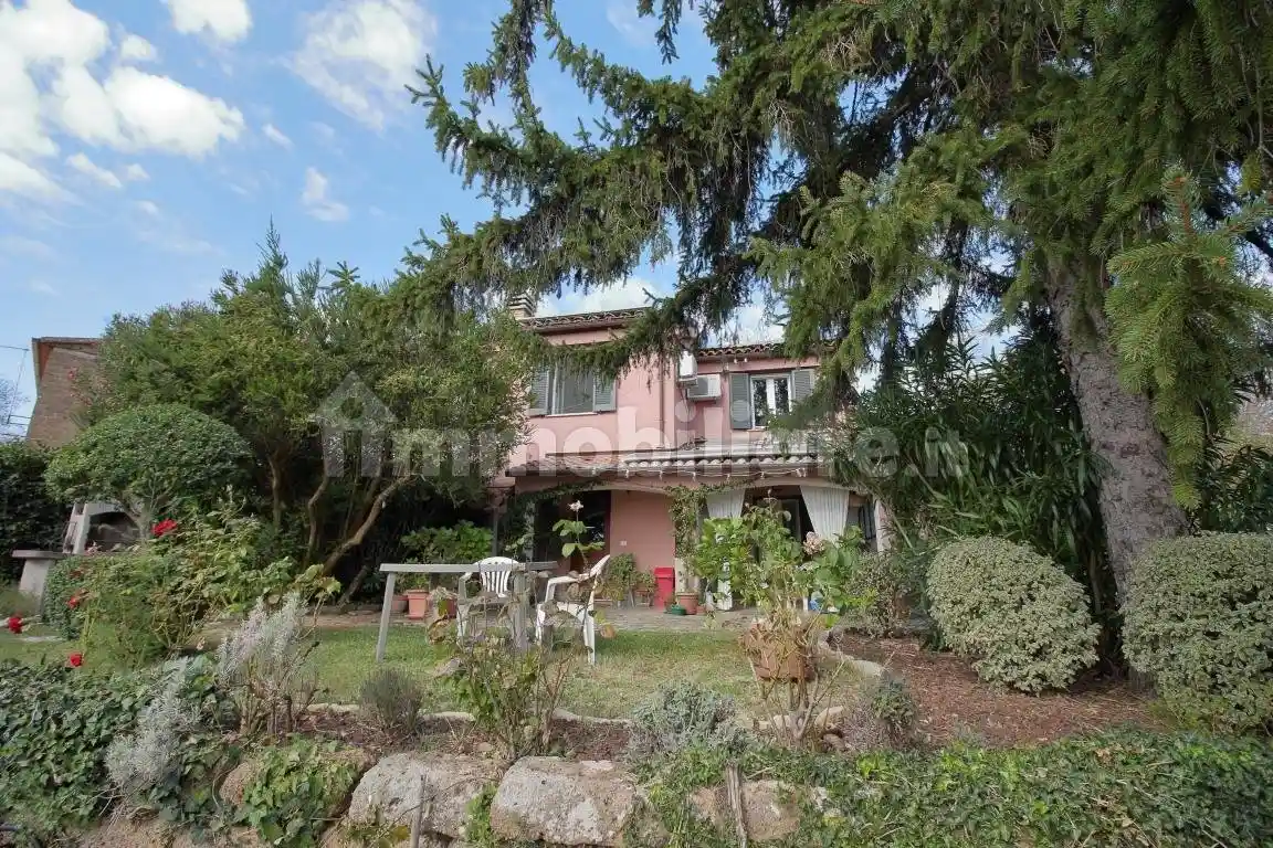 Villa in vendita a Penna in Teverina