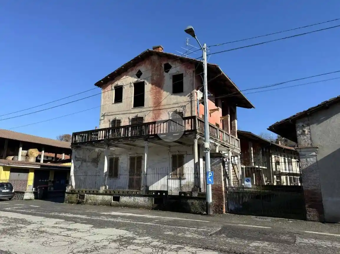 Casa indipendente in vendita a Albiano d'Ivrea
