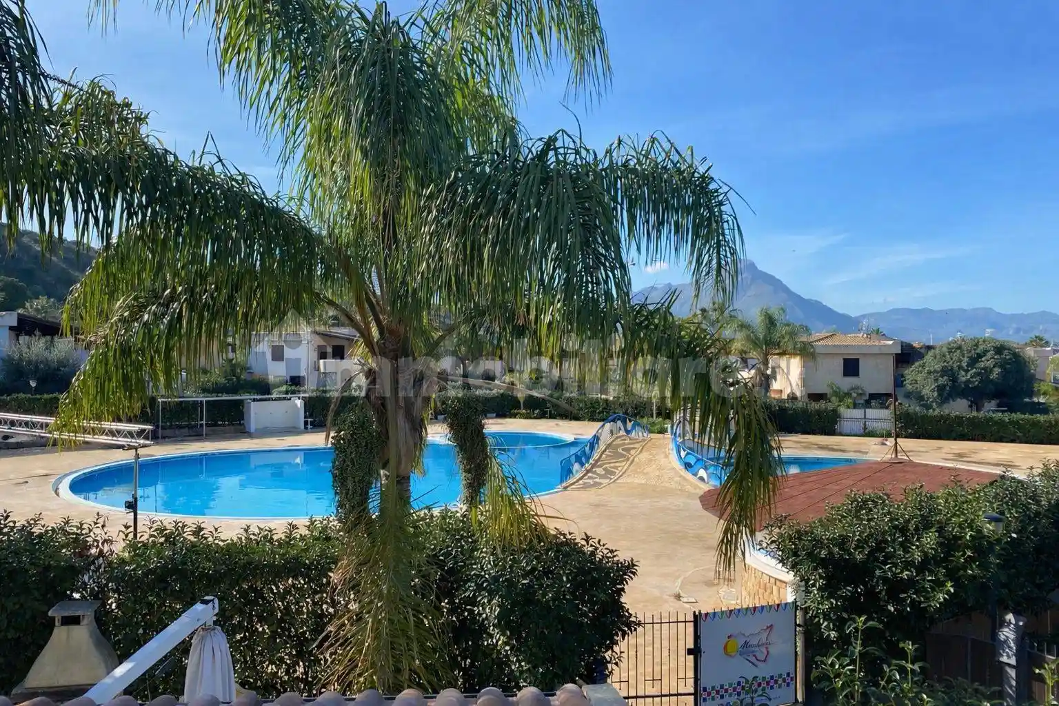 Villa in vendita a Campofelice di Roccella