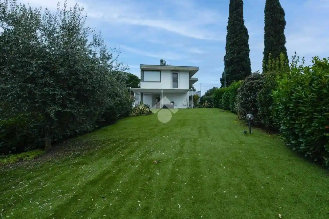 Villa in vendita a Desenzano del Garda
