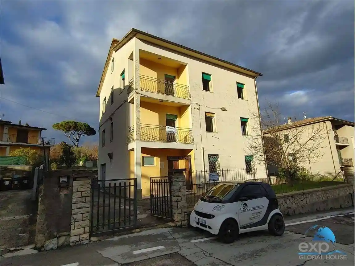 Palazzo - Edificio in vendita a Marsciano