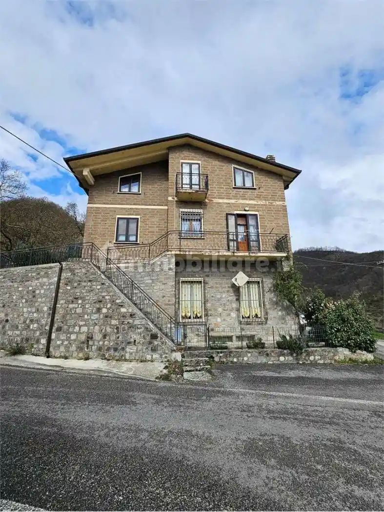 Casa indipendente in vendita a Casteldelci