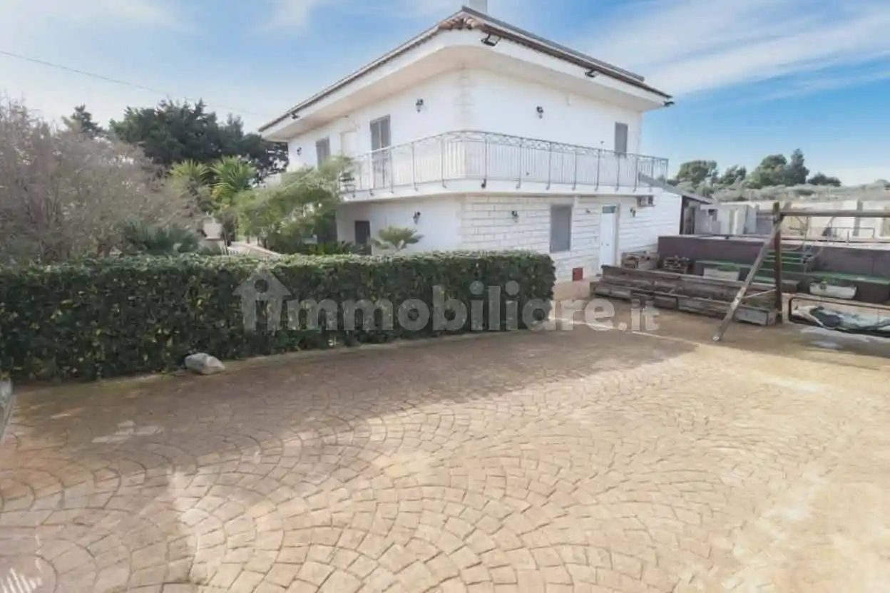 Villa in vendita a Turi
